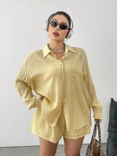 Conjunto Plus Size Edição Limitada – Camisa Amarela Elegante + Short com Cinto Oculto | Look Casual Premium Primavera/Verão